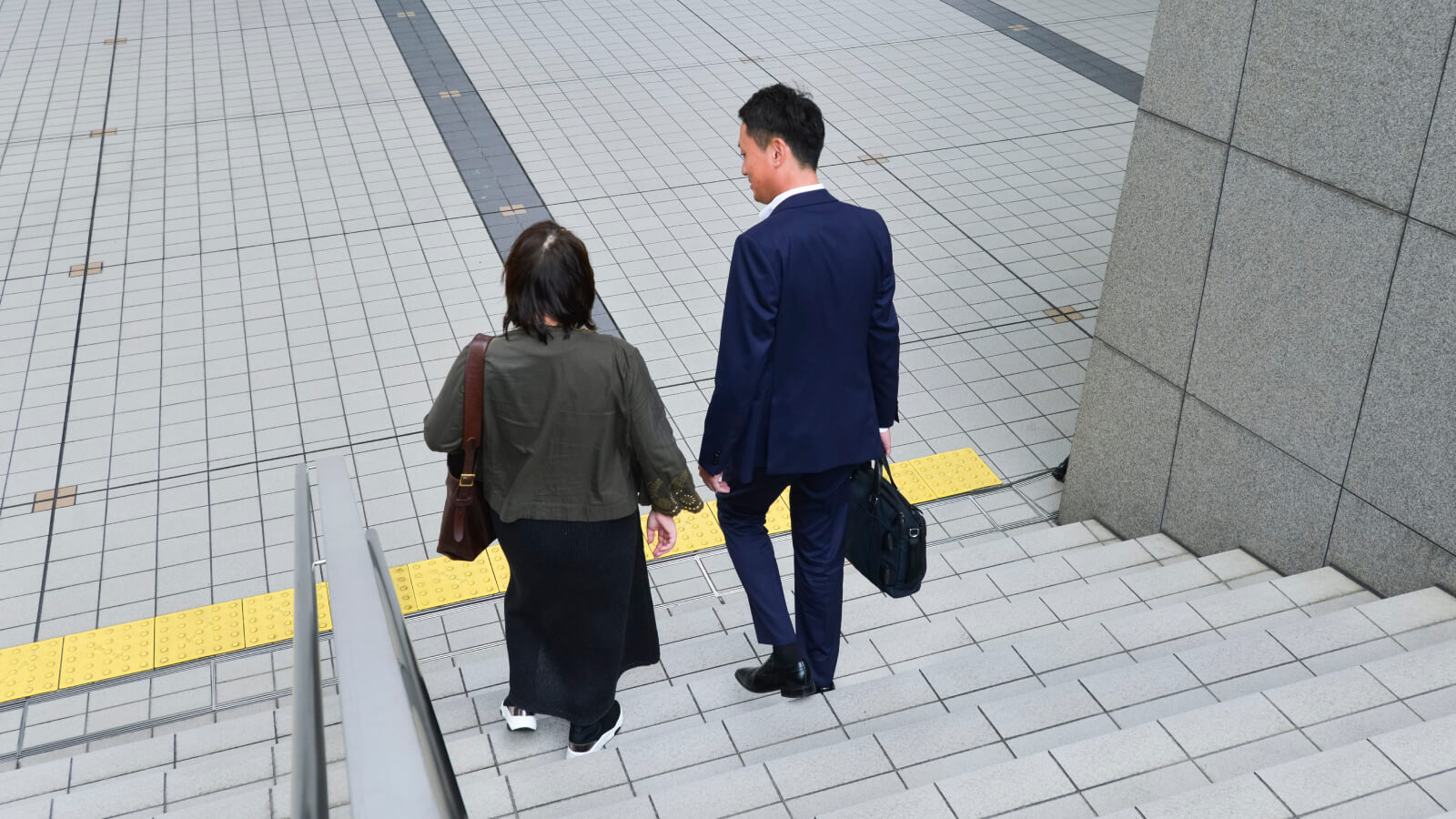 クライアント企業を訪問